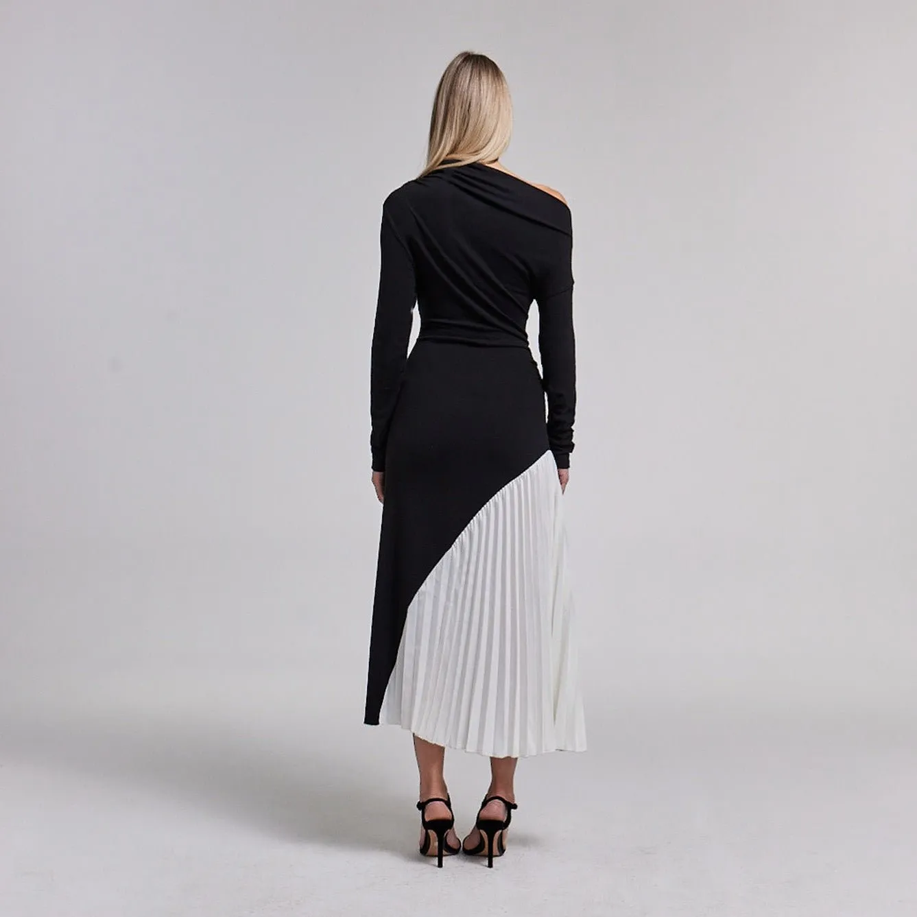 Asymmetric Neckline Pleated Maxi Dress