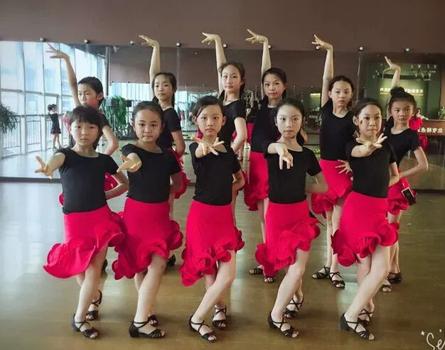 Children's Latin dance skirts, girls Latin dance exercises, lotus leaf half skirt, fishtail skirt, children's dance costumes.
