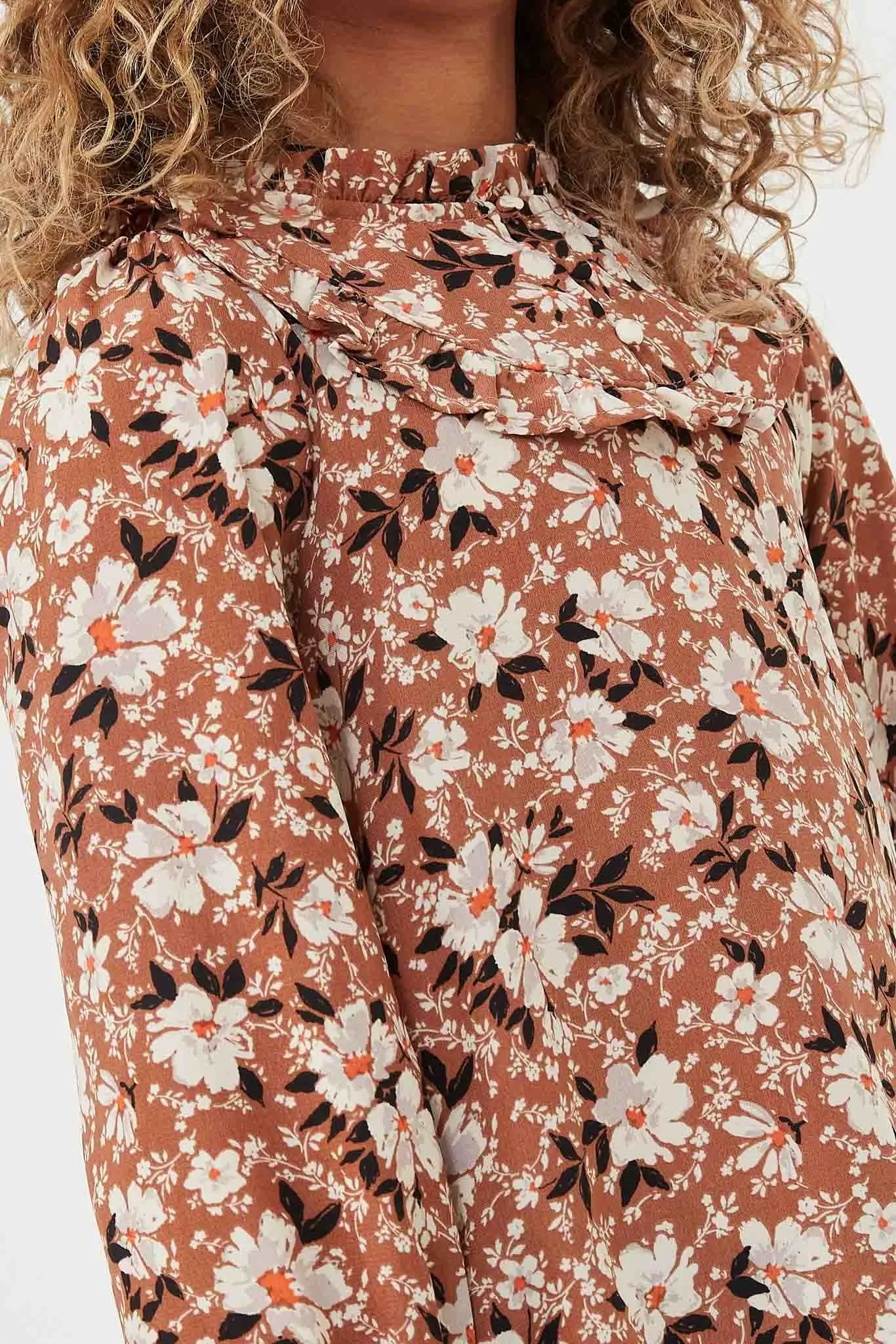 Floral Print Ruffled Collar Top