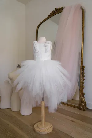 Muse in white
