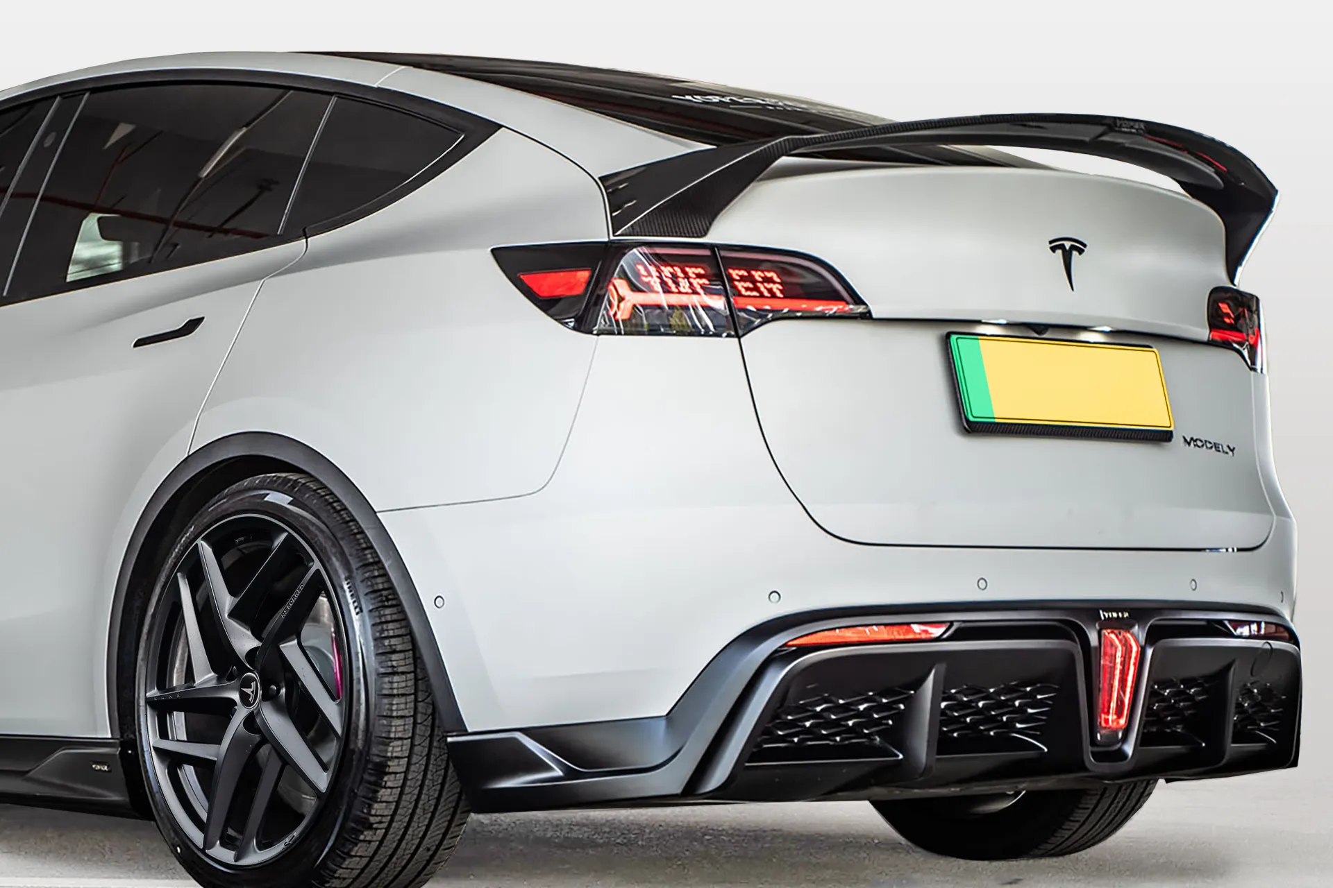 Tesla Model Y (2020-2024) Styling Package Body Kit