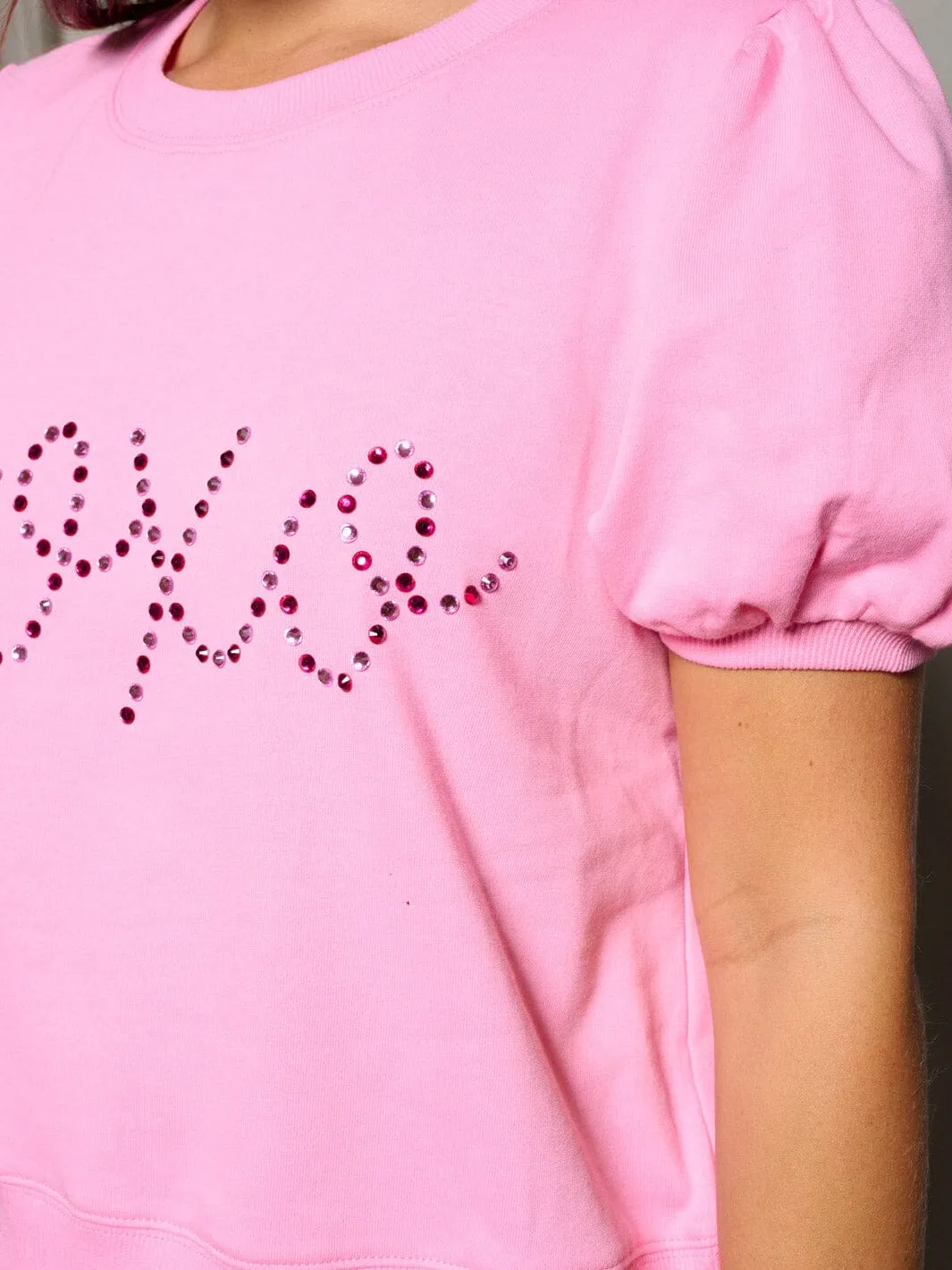 WOMEN'S SHORT PUFF SLEEVE XOXO GRAPHIC BLOUSE TOP